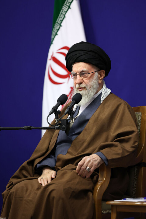 دیدار دست‌اندرکاران کنگره بین‌المللی میرزای نائینی با رهبر انقلاب