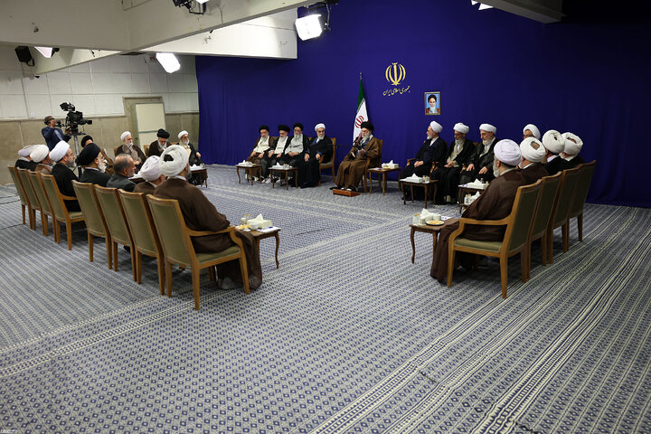 دیدار دست‌اندرکاران کنگره بین‌المللی میرزای نائینی با رهبر انقلاب
