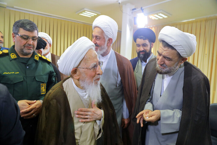 دیدار اعضای ستاد بزرگداشت روحانیون رزمنده مازندران با آیت‌الله‌العظمی جوادی آملی