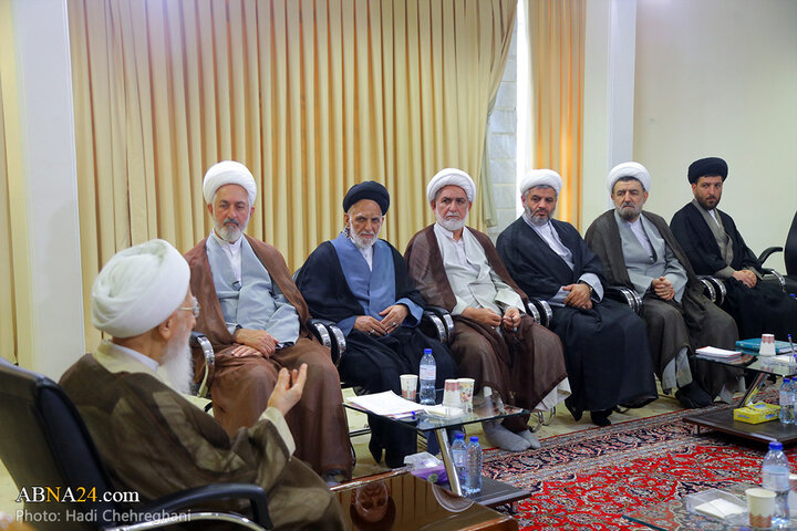 دیدار اعضای ستاد بزرگداشت روحانیون رزمنده مازندران با آیت‌الله‌العظمی جوادی آملی