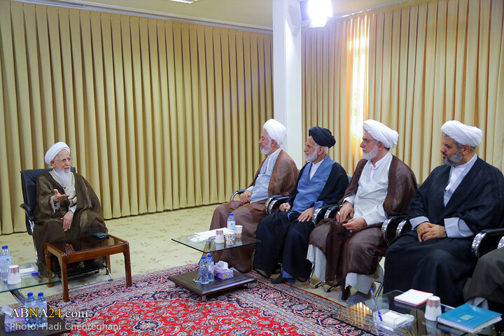 دیدار اعضای ستاد بزرگداشت روحانیون رزمنده مازندران با آیت‌الله‌العظمی جوادی آملی