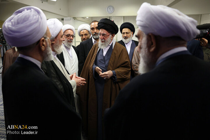 دیدار دست‌اندرکاران کنگره بین‌المللی میرزای نائینی با رهبر انقلاب