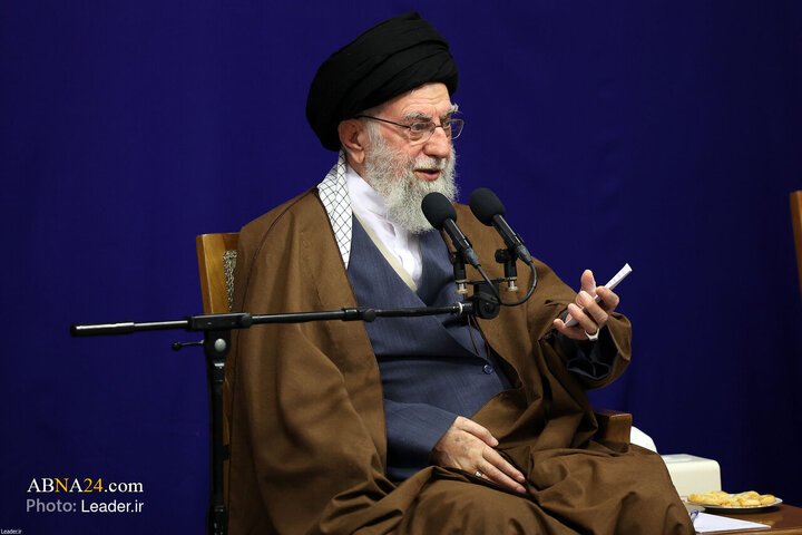 دیدار دست‌اندرکاران کنگره بین‌المللی میرزای نائینی با رهبر انقلاب