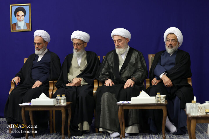 دیدار دست‌اندرکاران کنگره بین‌المللی میرزای نائینی با رهبر انقلاب