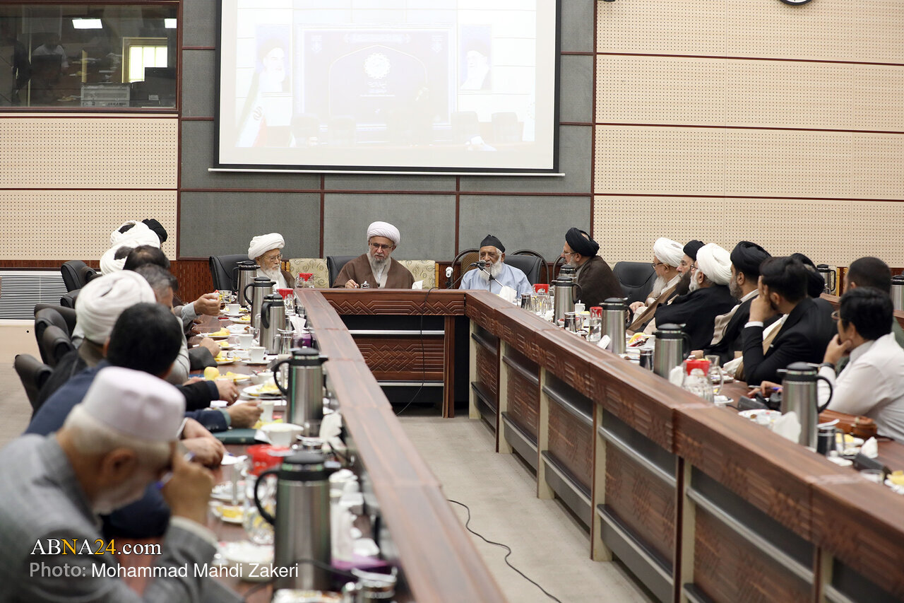 تقرير مصور/ لقاء ضيوف مؤتمر تكريم الميرزا النائيني بالأمين العام للمجمع العالمي لأهل البيت (ع)