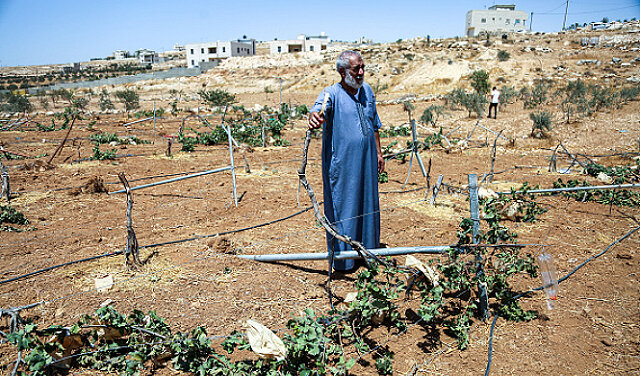 Israel Blocks Access to 400 Dunums of Palestinian Land