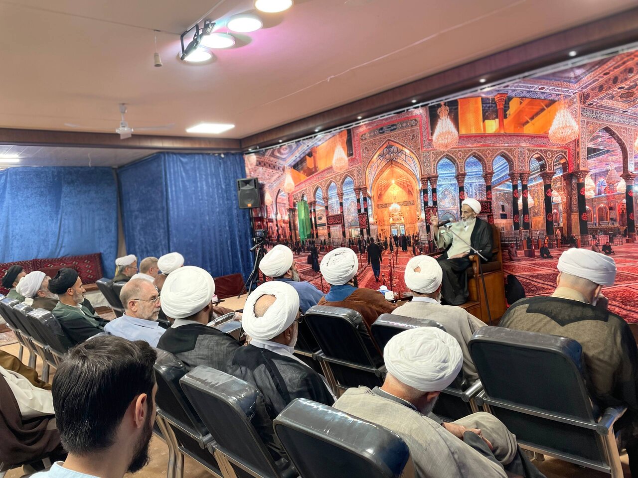 محبت و اخلاق پیامبر، فتح کننده قلوب بشر است/ عبادت بدون اخلاق، انسان را نجات نمی‌دهد