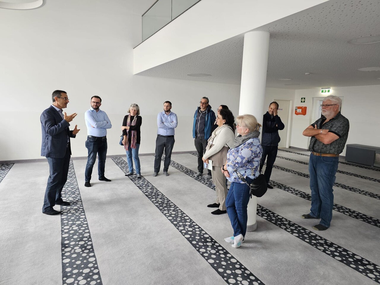 بازدید مردم و سیاستمدران محلی اتریش از مسجد باشیکمی به مناسبت رویداد درهای باز مساجد