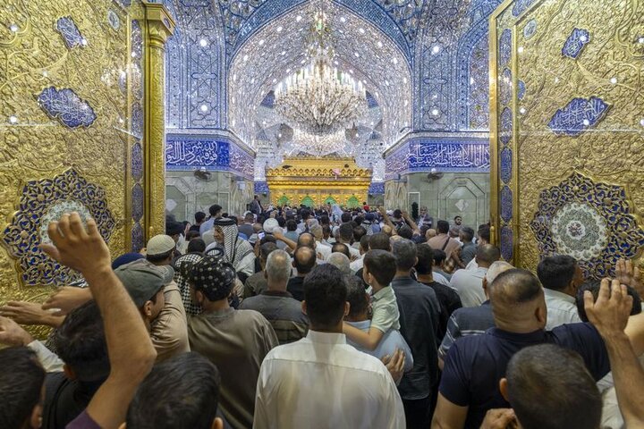 تقرير مصور/ إحياء المؤمنين ليلة الجمعة عند مرقد أبي الفضل العباس (عليه السلام)