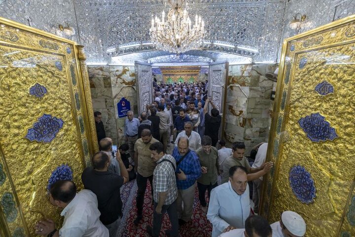 تقرير مصور/ إحياء المؤمنين ليلة الجمعة عند مرقد أبي الفضل العباس (عليه السلام)