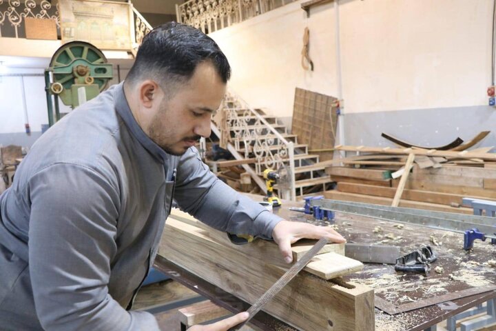 تقرير مصور/ تصنيع باب جديد لحرم مرقد أبي الفضل العباس (عليه السلام)