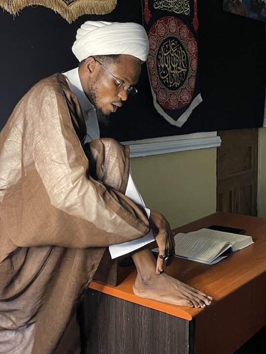تقرير مصور/ دورة تعليمية حول أصول الصلاة لطلاب مدرسة السيدة خديجة (ع) في نيجيريا