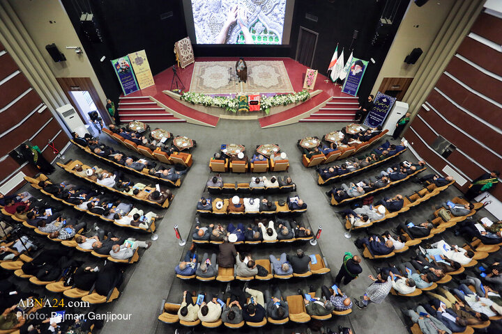 همایش «ساخت، توسعه و بازسازی عتبات عالیات در گذر تاریخ» با هدف بررسی ابعاد گوناگون بازسازی و توسعه حرم‌های مطهر در عراق و تأثیر آن بر وحدت مسلمانان جهان در سالن همایش‌های پیامبر اعظم(ص) دانشگاه اصفهان برگزار شد.
