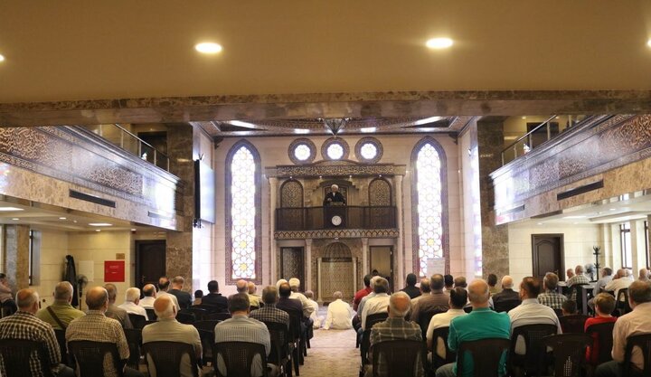 تقرير مصور/ صلاة الجمعة في جامع مجمع السيدة الزهراء(ع) بالعاصمة السورية