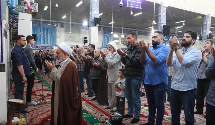 نماز جمعه در حرم حضرت زینب در دمشق، سوریه