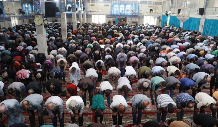 نماز جمعه در حرم حضرت زینب در دمشق، سوریه