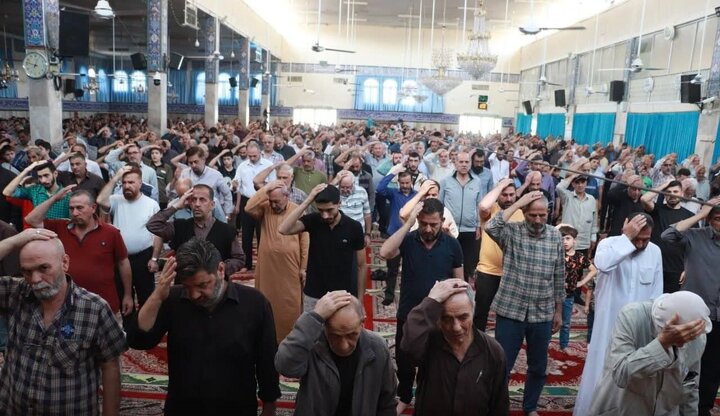 عکس خبری | نماز جمعه در حرم حضرت زینب در دمشق، سوریه