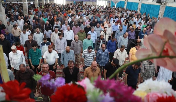 نماز جمعه در حرم حضرت زینب در دمشق، سوریه