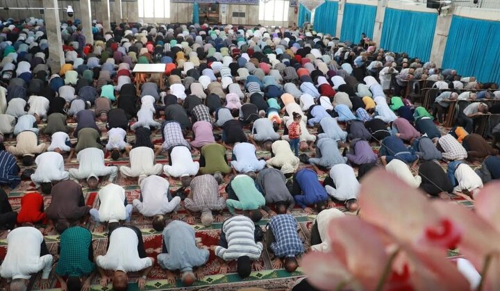 نماز جمعه در حرم حضرت زینب در دمشق، سوریه