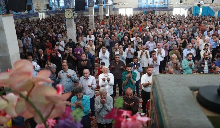 نماز جمعه در حرم حضرت زینب در دمشق، سوریه