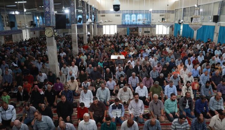 نماز جمعه در حرم حضرت زینب در دمشق، سوریه