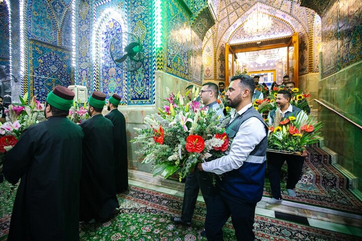 Informe fotográfico | El santuario sagrado del Imam Husayn (A.S.) adornado con coronas florales en celebración del bendito nacimiento de la Señora Zaynab (S.A.)