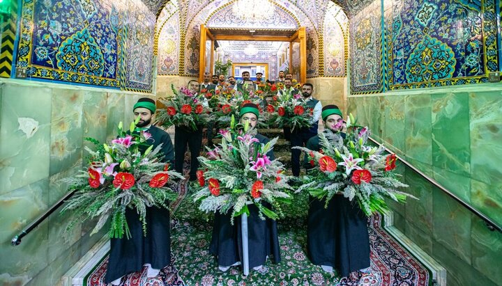 تقرير مصور/ تزيين ضريح الإمام الحسين (ع) بالورود بمناسبة ذكرى ولادة السيدة زينب (ع)