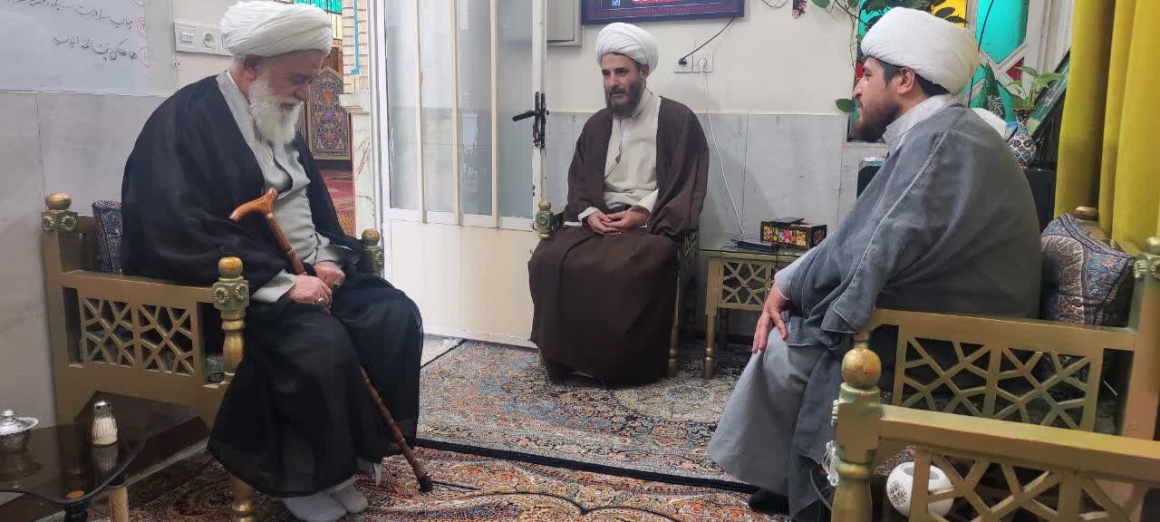 عیادت آیت الله رشاد از روحانی مضروب در امامزاده یحیی + عکس