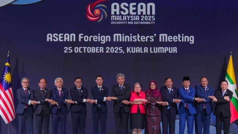 Implikasi Strategis Bergabungnya Timor Leste ke ASEAN dan Kunjungan Trump ke Asia Implikasi Strategis Bergabungnya Timor Leste ke ASEAN dan Kunjungan Trump ke Asia
