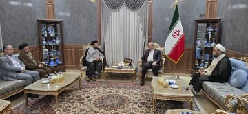 Rais wa Kituo cha Huduma za Vyuo vya Dini Atoa Wito wa Kuwezesha Uwepo wa Wanafunzi na Mazuwwari wa Kiiran Katika Maeneo Matukufu ya Iraq