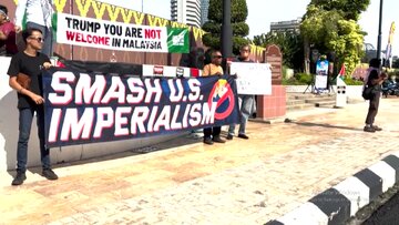 “Trump, você não é bem-vindo na Malásia”: centenas protestam em Kuala Lumpur em apoio à Palestina