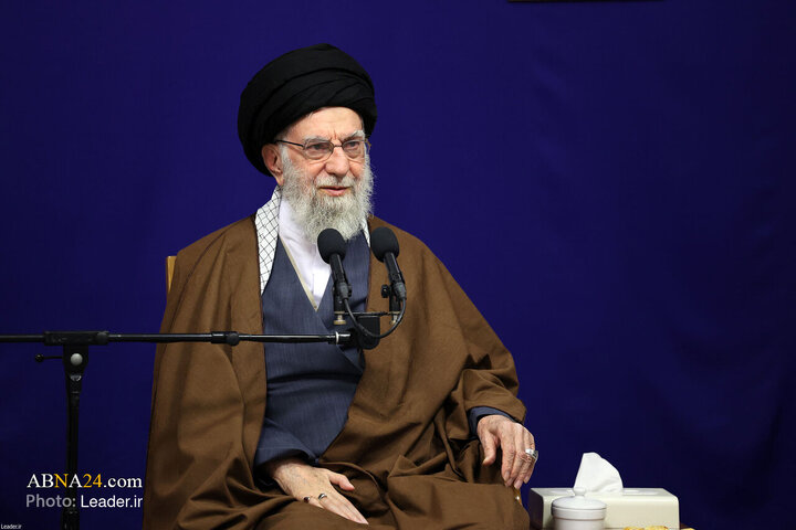 تقرير مصور/ لقاء القائمين على مؤتمر ميرزاي النائيني الدولي بقائد الثورة الثورة