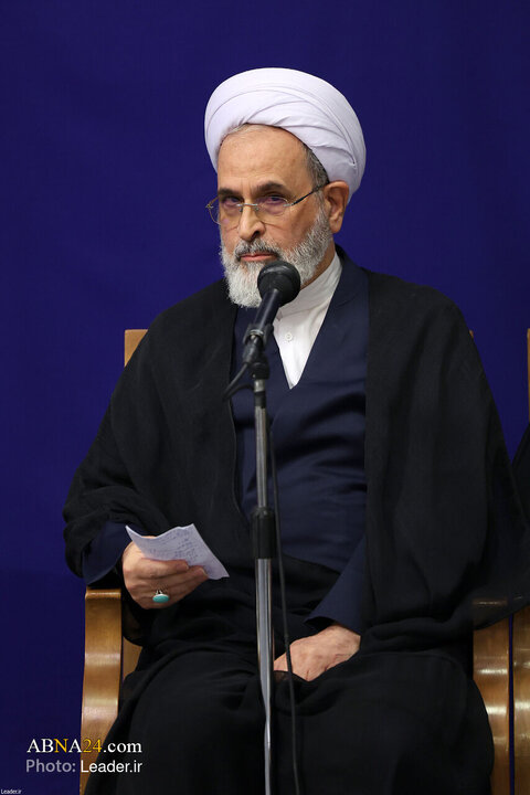 تقرير مصور/ لقاء القائمين على مؤتمر ميرزاي النائيني الدولي بقائد الثورة الثورة