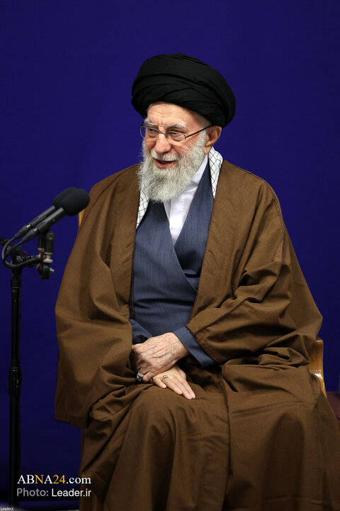 تقرير مصور/ لقاء القائمين على مؤتمر ميرزاي النائيني الدولي بقائد الثورة الثورة