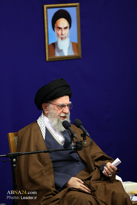 تقرير مصور/ لقاء القائمين على مؤتمر ميرزاي النائيني الدولي بقائد الثورة الثورة