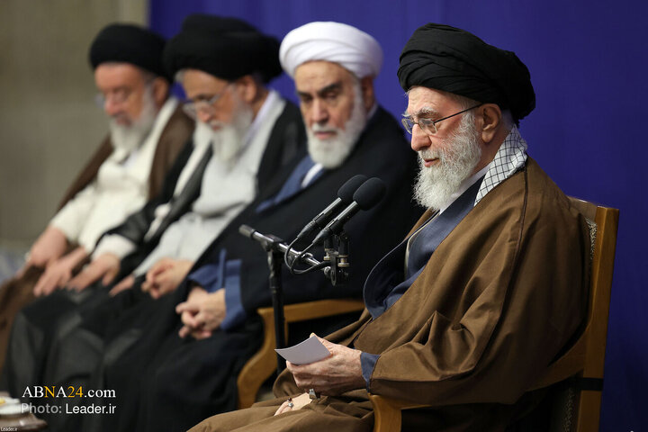 تقرير مصور/ لقاء القائمين على مؤتمر ميرزاي النائيني الدولي بقائد الثورة الثورة