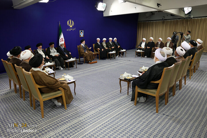 تقرير مصور/ لقاء القائمين على مؤتمر ميرزاي النائيني الدولي بقائد الثورة الثورة