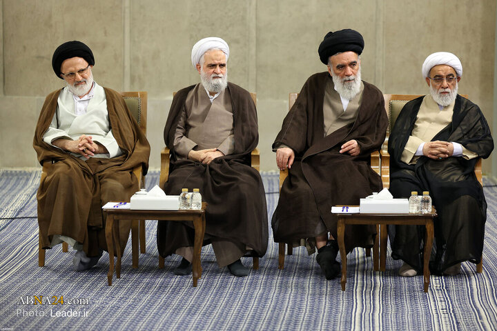 تقرير مصور/ لقاء القائمين على مؤتمر ميرزاي النائيني الدولي بقائد الثورة الثورة