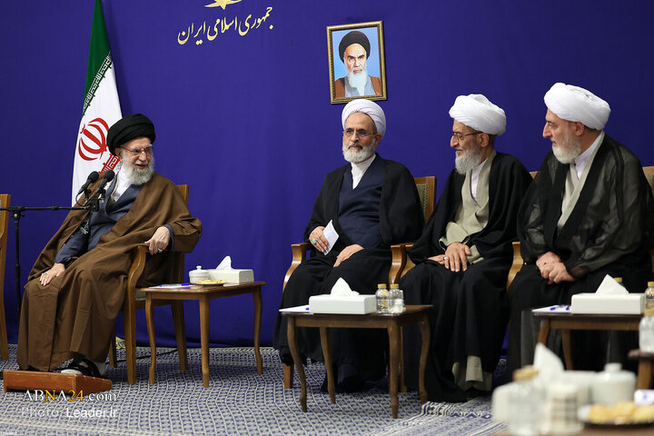 تقرير مصور/ لقاء القائمين على مؤتمر ميرزاي النائيني الدولي بقائد الثورة الثورة