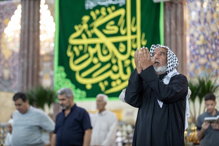 Fotos: El Santuario del Imam Husain (P) se engalana con estandartes de júbilo y celebración por el bendito nacimiento de Lady Zainab (P)