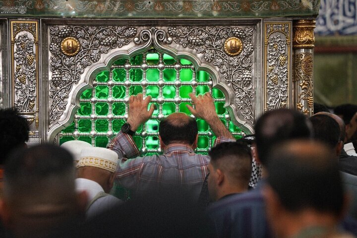 تصویری رپورٹ: نجف: حضرت زینب(س) کی ولادت باسعادت کی مناسبت سے حرم امام حسین(ع) پھولوں اور روشنیوں سے منور