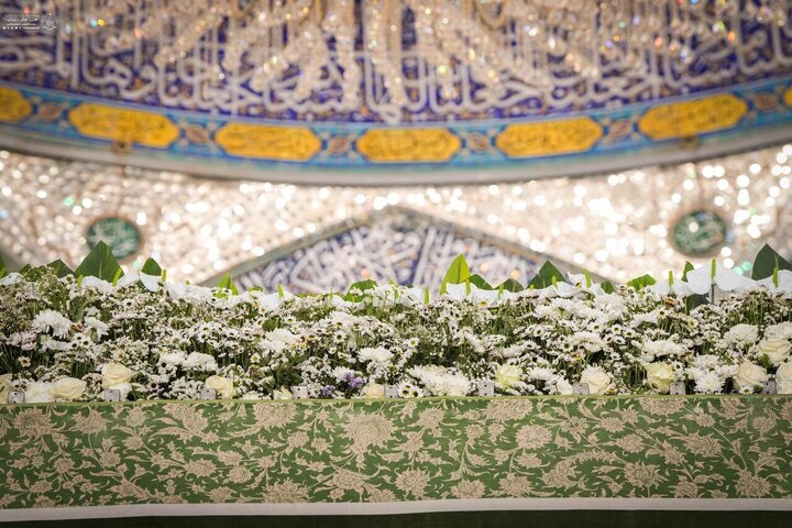 تصویری رپورٹ: نجف: حضرت زینب(س) کی ولادت باسعادت کی مناسبت سے حرم امام حسین(ع) پھولوں اور روشنیوں سے منور