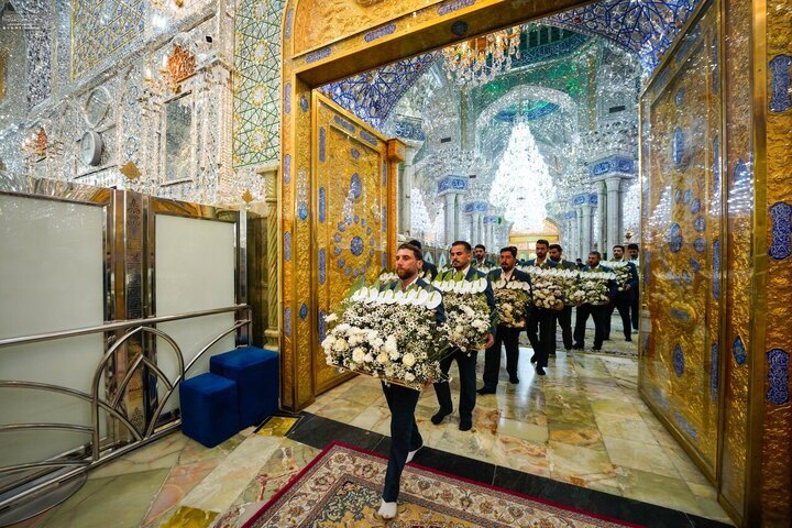 تصویری رپورٹ: نجف: حضرت زینب(س) کی ولادت باسعادت کی مناسبت سے حرم امام حسین(ع) پھولوں اور روشنیوں سے منور