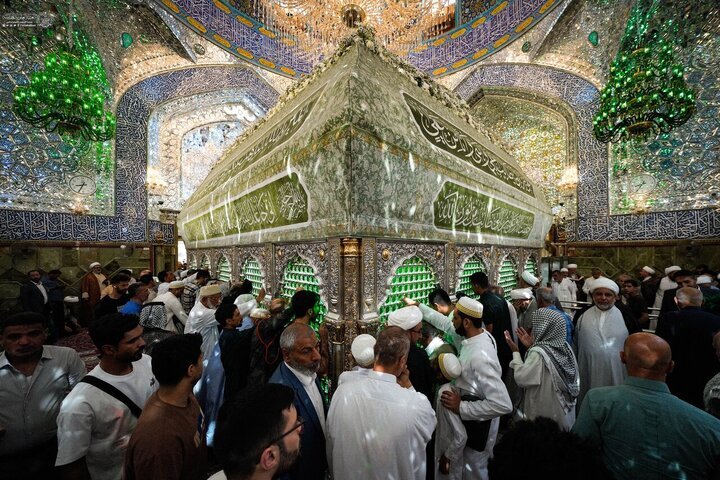 تصویری رپورٹ: نجف: حضرت زینب(س) کی ولادت باسعادت کی مناسبت سے حرم امام حسین(ع) پھولوں اور روشنیوں سے منور