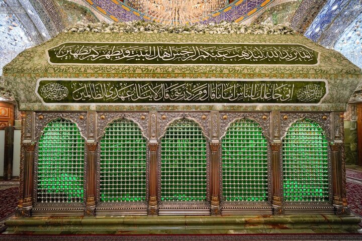 تصویری رپورٹ: نجف: حضرت زینب(س) کی ولادت باسعادت کی مناسبت سے حرم امام حسین(ع) پھولوں اور روشنیوں سے منور