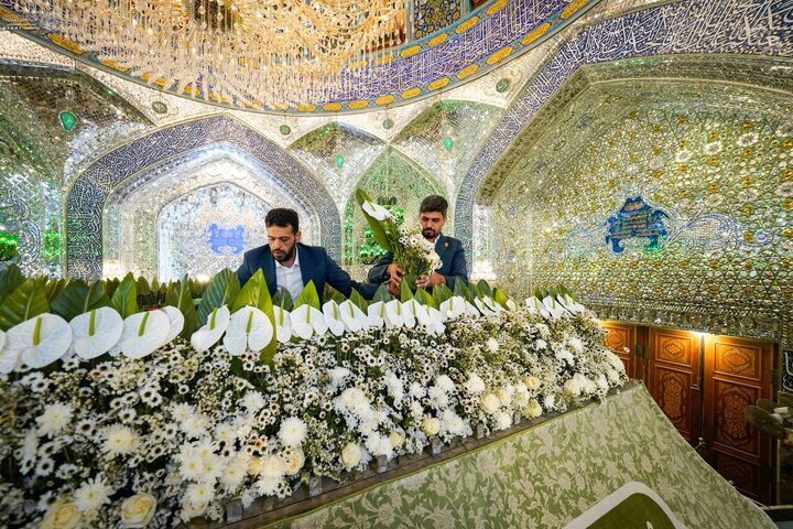 تصویری رپورٹ: نجف: حضرت زینب(س) کی ولادت باسعادت کی مناسبت سے حرم امام حسین(ع) پھولوں اور روشنیوں سے منور