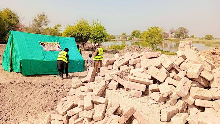 کمک‌رسانی جوانان شیعه به سیل‌زدگان در جلال‌پور پیروالا پاکستان