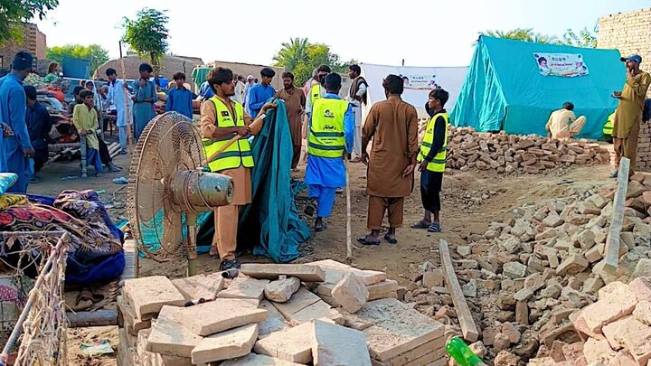 کمک‌رسانی جوانان شیعه به سیل‌زدگان در جلال‌پور پیروالا پاکستان