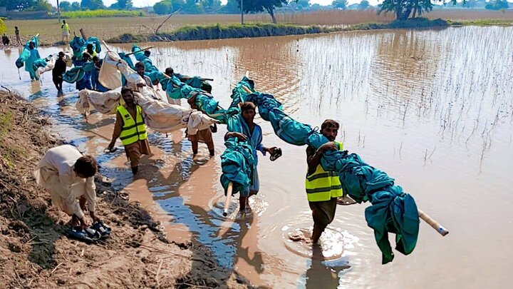 کمک‌رسانی جوانان شیعه به سیل‌زدگان در جلال‌پور پیروالا پاکستان