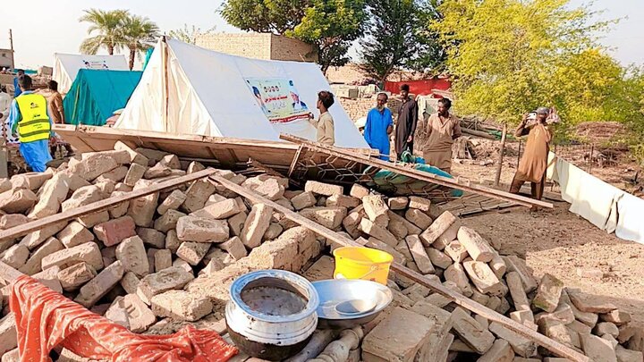 کمک‌رسانی جوانان شیعه به سیل‌زدگان در جلال‌پور پیروالا پاکستان